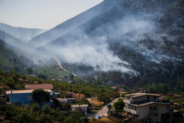 Tri vatrogasca ozlijeđena u zastrašujućem požaru u Žrnovnici: Ovako jutro poslije izgleda požarište