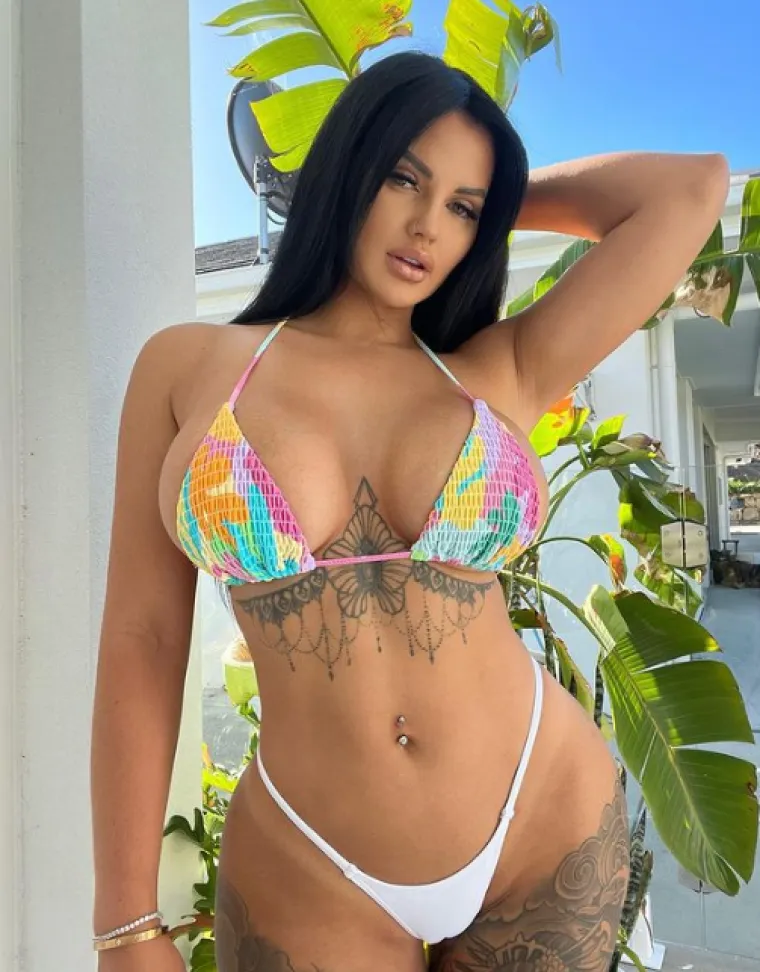 S autoutrka je prešla na utrke za lajkove: OnlyFans gori od njenih hot fotki, fanovi se hvataju za glavu