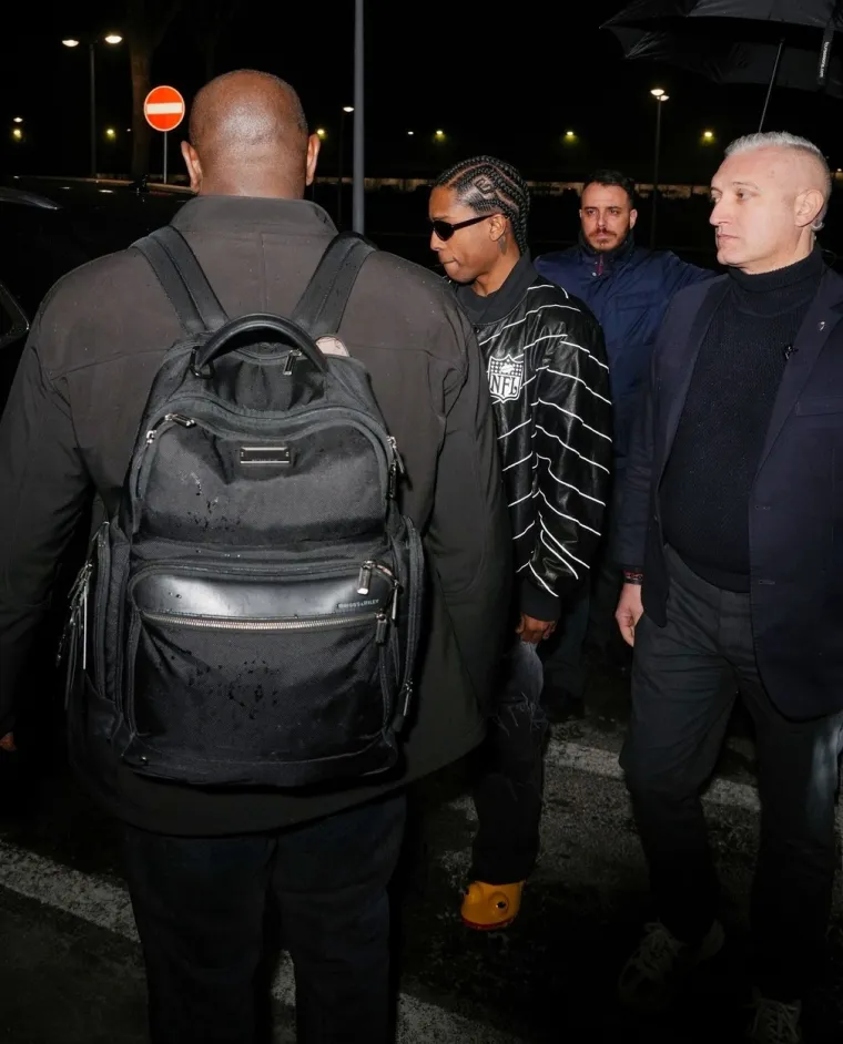 Rihanna sletjela u LA nakon Tjedna mode u Milanu: Nećete vjerovati što je krajlica obula, a još manje koliko to košta