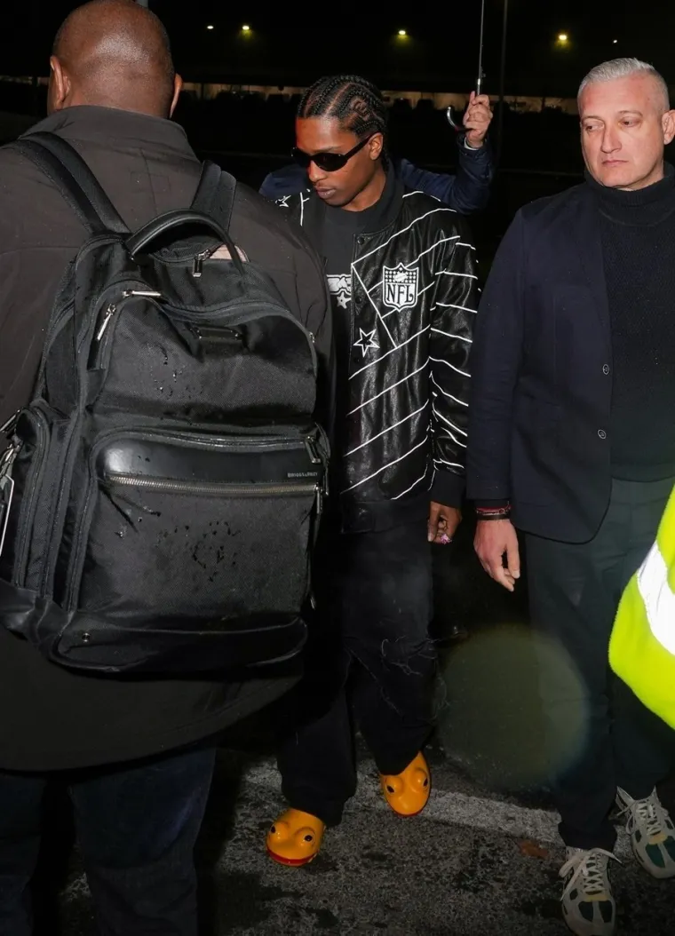 Rihanna sletjela u LA nakon Tjedna mode u Milanu: Nećete vjerovati što je krajlica obula, a još manje koliko to košta