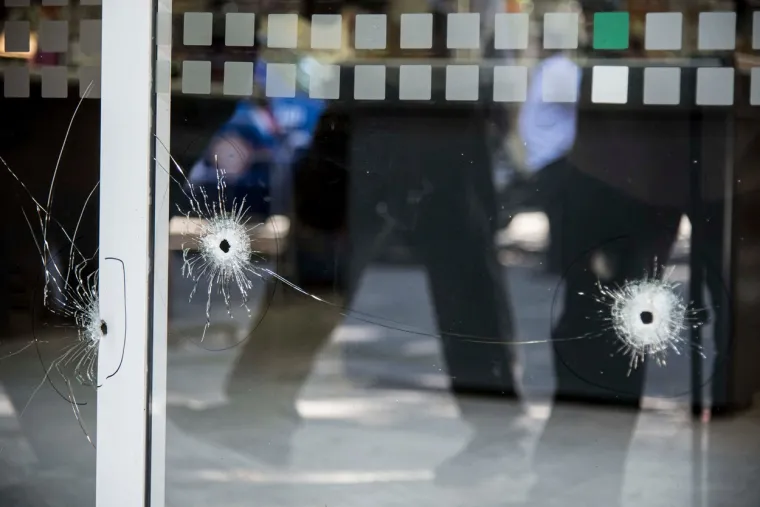 Pucali na Messijev dućan: Pogledajte što je sve policija pronašla na mjestu zločina i kakvu su zastrašujuću poruku napadači ostavili najboljem na svijetu