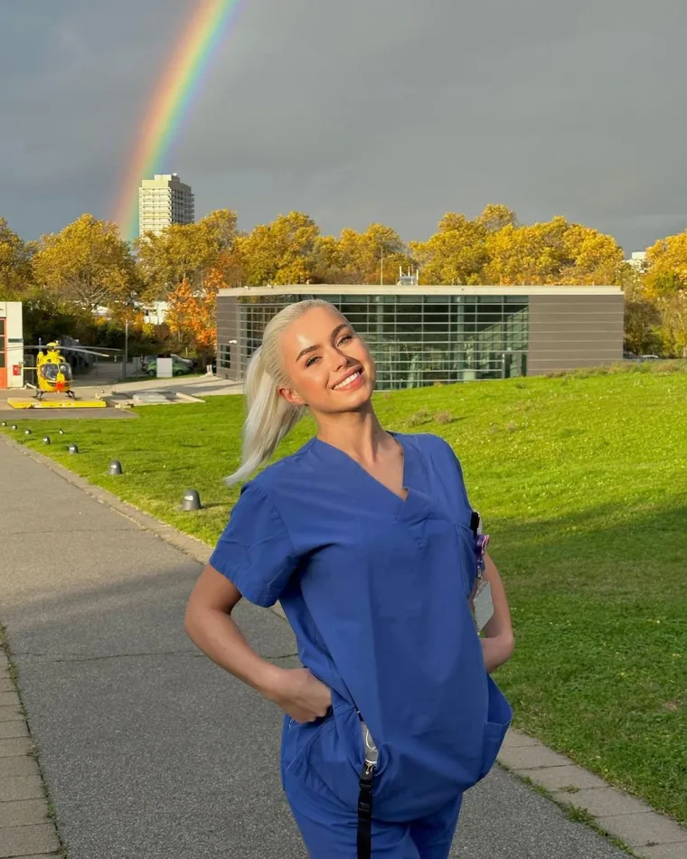 Vruća medicinska sestra zapalila svijet: Dok ne radi u bolnici, voli se fotkati u provokativnim kombinacijama