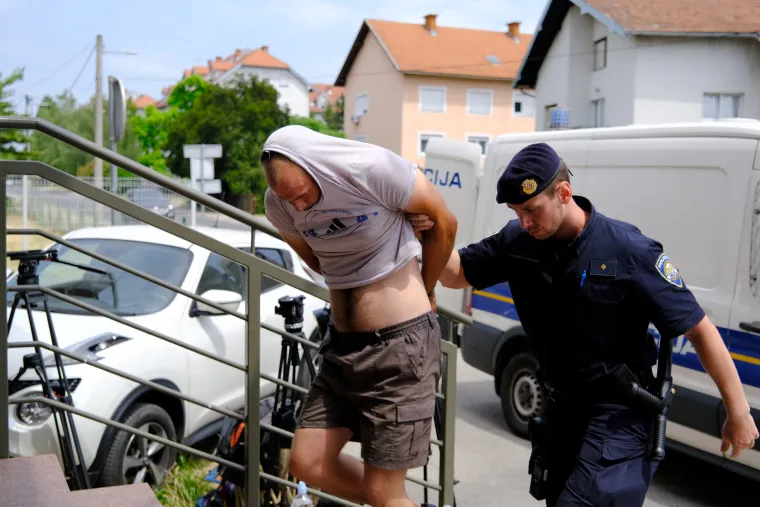 Torcidaši skrivenih lica izvedeni pred sud: DORH traži istražni zatvor za 44 navijača
