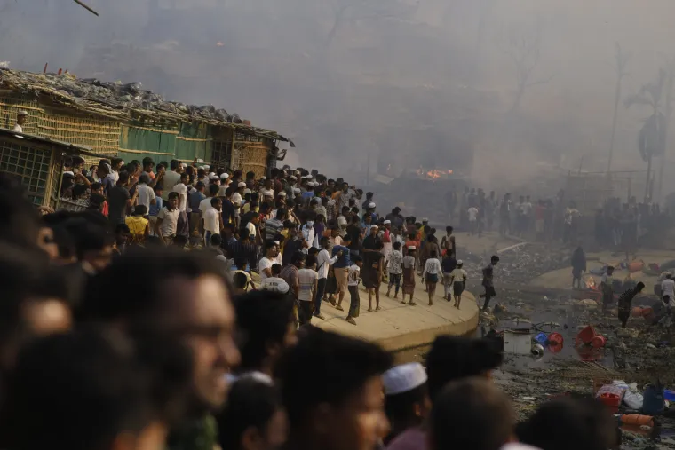Ovo je bio izbjeglički kamp u Bangladešu. Potpuno je izgorio. Bez skloništa je ostalo 12 tisuća ljudi