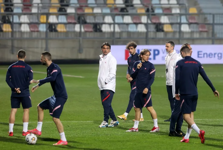 VATRENI ODRADILI POSLJEDNJI TRENING PRED MALTU: Pogledajte kadrove s Rujevice