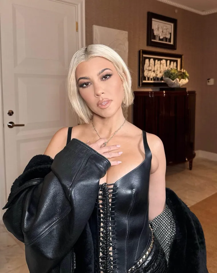 Slavna glumica brčkala se s frendicom u jacuzziju, a sestre Kardashian se natjecale koja će pokazati više kože