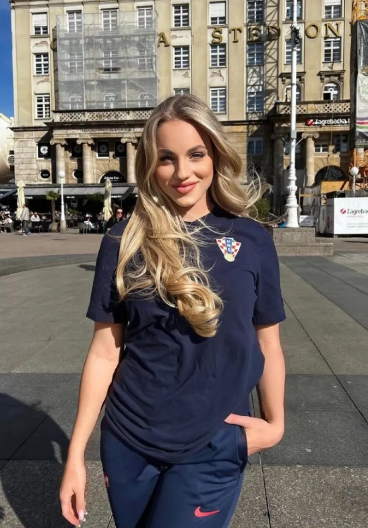 Najljepša nogometašica na svijetu posjetila Zagreb, odmah pao prigodni selfie: 'Stigla si ravno iz raja na zemlju'