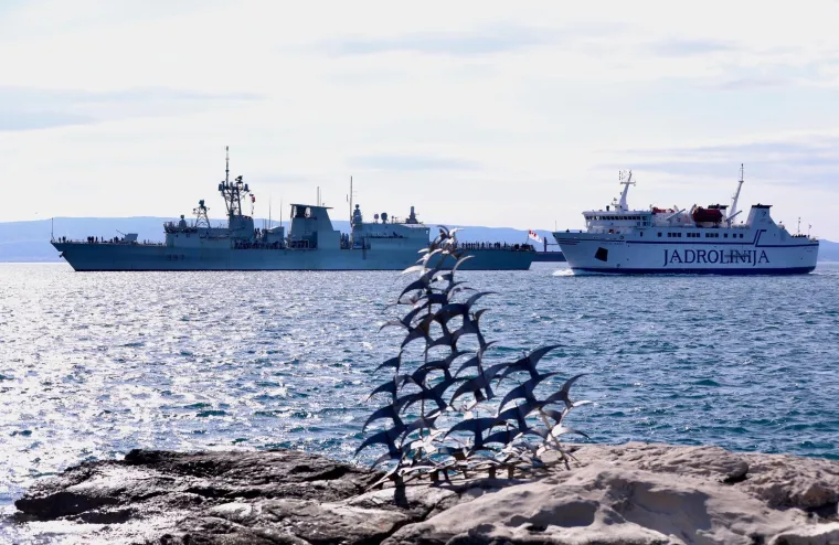 Pogledajte kakva 'zvjerka' je uplovila u splitsku luku, a uskoro dolazi i ostatak moćne NATO flotile