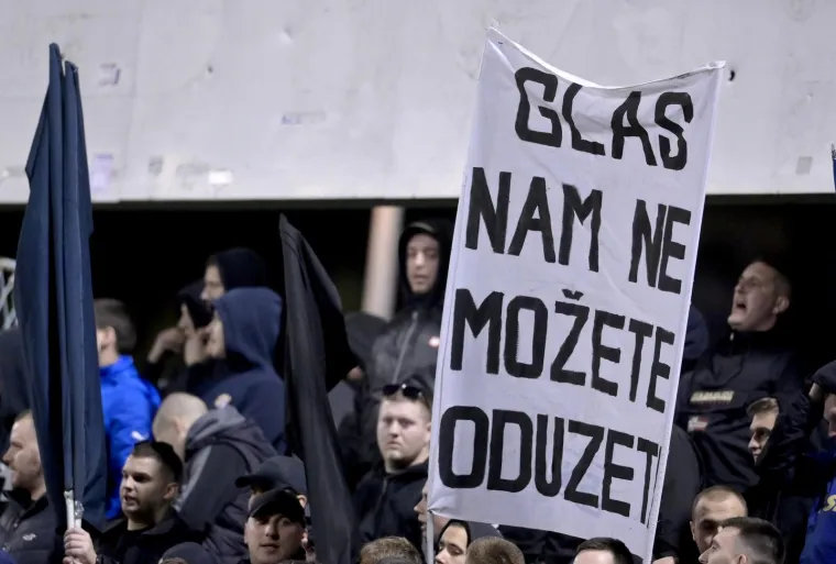 Sjajna atmosfera u Osijeku i Rijeci, Kohorta digla dvosmislenu poruku koja je zaintrigirala mnoge