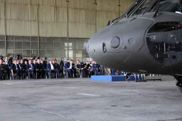 Pogledajte prvi let helikoptera Black Hawk UH-60M koje smo dobili od NATO-a