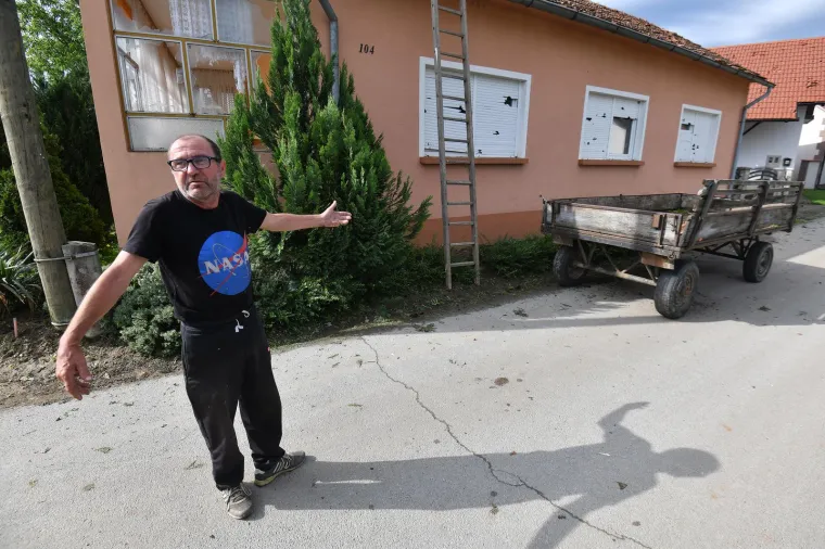 Nevrijeme devastiralo staklenike, krovove i vjetrobranska stakla u Velikom Bukovcu: Štete se još zbrajaju