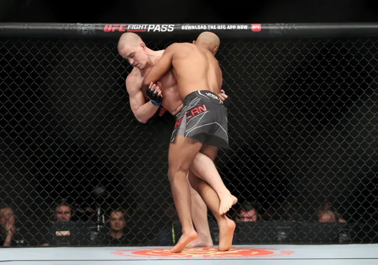 Kamere zabilježile stravičnu ozljedu srpskog UFC borca: Ovo ledi krv u žilama