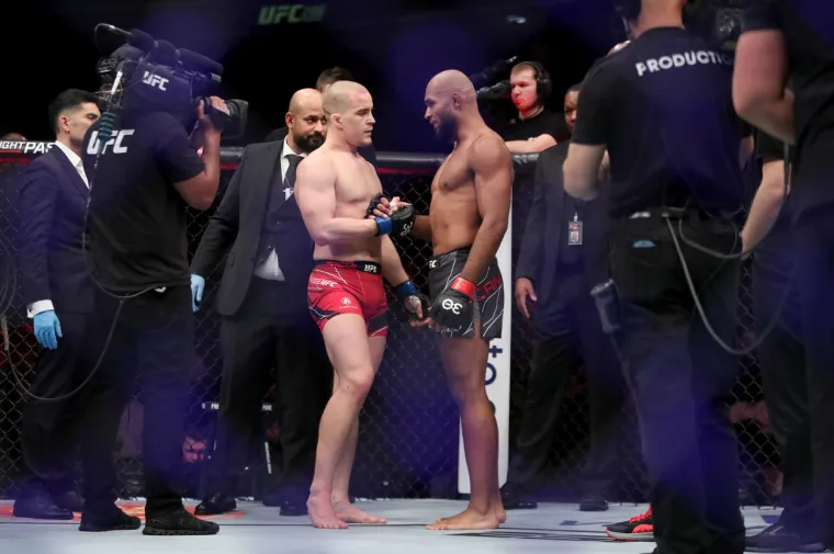 Kamere zabilježile trenutak na UFC 286 u Londonu koji ledi krv u žilama