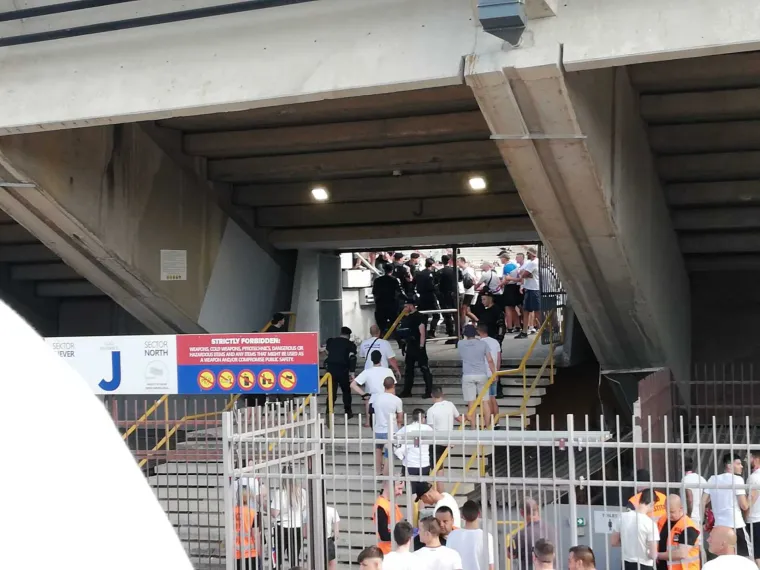 Zaiskrilo na ulazu na stadion, policija i navijači ušli u manji sukob: 'Hoćete li opet pucat'