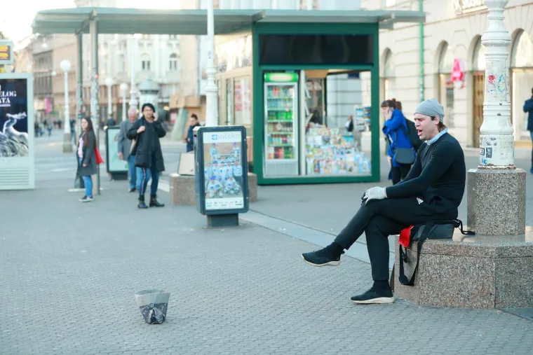 Dan kada je sve stalo! Kafići su bili zatvoreni, stožer održavao pressice, a ljudi stajali u redovima