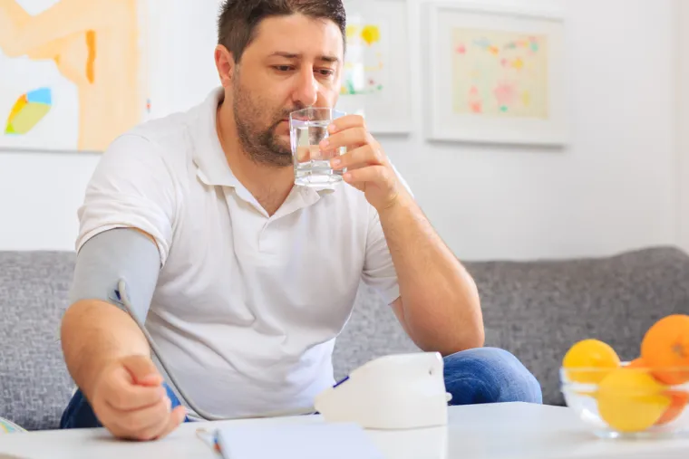 5. Osobe koje imaju oslabljen imunološki sustav, poput osoba koje imaju HIV, primaju kemoterapiju ili uzimaju lijekove za transplantaciju