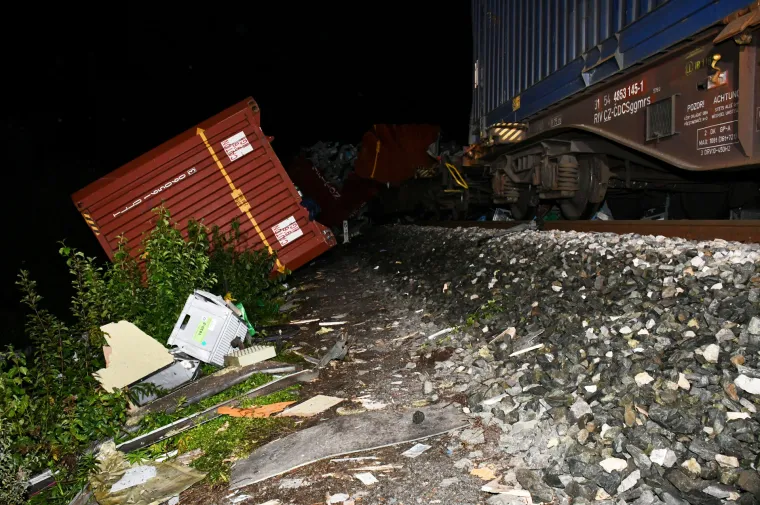 Pogledajte slike užasa s mjesta željezničke nesreće u kojoj je troje ljudi poginulo, a 11 ozlijeđeno