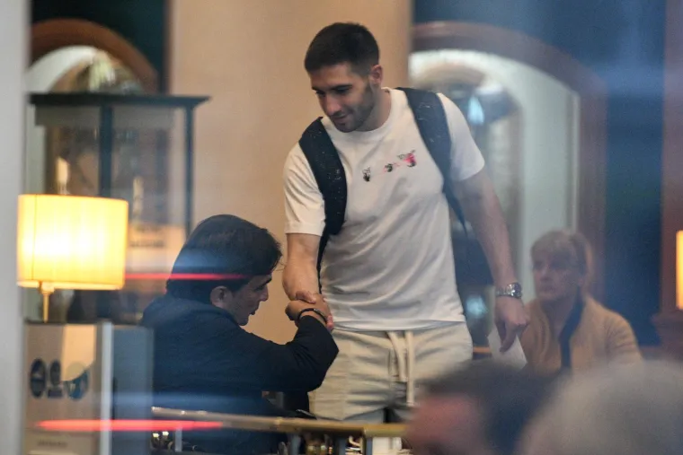 Vatreni se okupili: Stigla i neka nova lica, pogledajte srdačan susret Dalića i naknadno pozvanog Ivanušeca