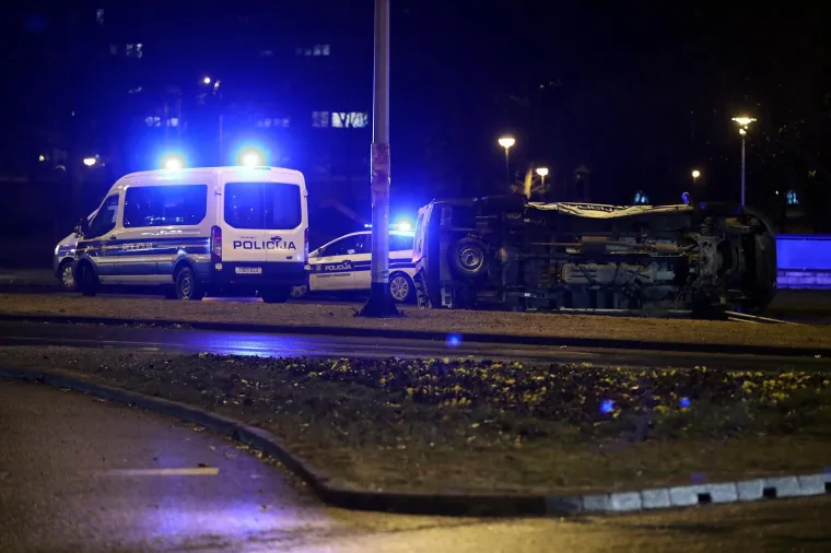 Sudar osobnog i policijskog vozila u Zagrebu