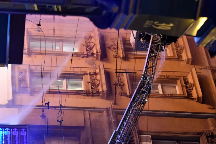 FOTO Pogledajte veliku akciju vatrogasaca dok su gasili vatreni stup od 10 metara u centru Zagreba