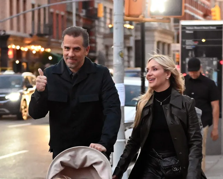 Inače, Robert Hunter Biden američki je odvjetnik koji je drugi sin američkog predsjednika Joea Bidena i njegove prve supruge Neilie Hunter Biden. Ovo na fotografiji je Hunter i njegova druga žena, aktivistica Melissa Cohen koju je oženio 2019., a s njom je dobio sina Beau Biden Jr.