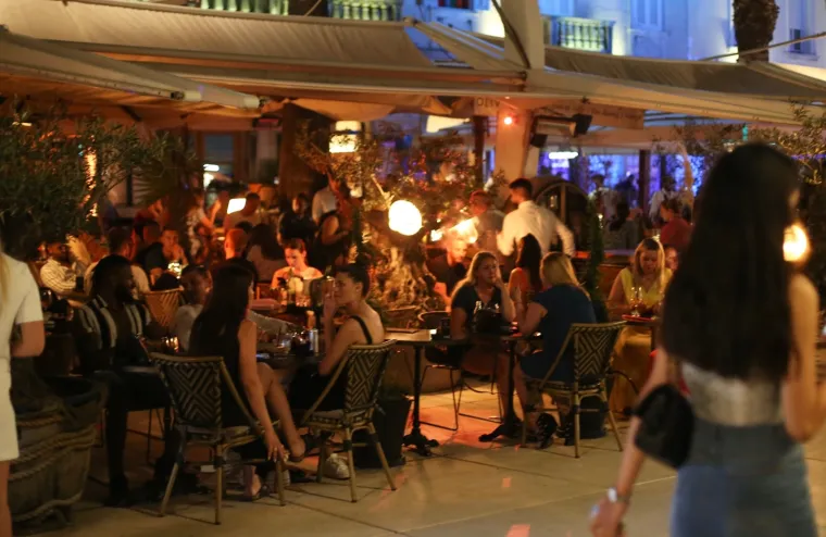Zabranjen rad nakon ponoći na vrhuncu turističke sezone: Ovako je sinoć izgledao noćni život Splita i Zrća