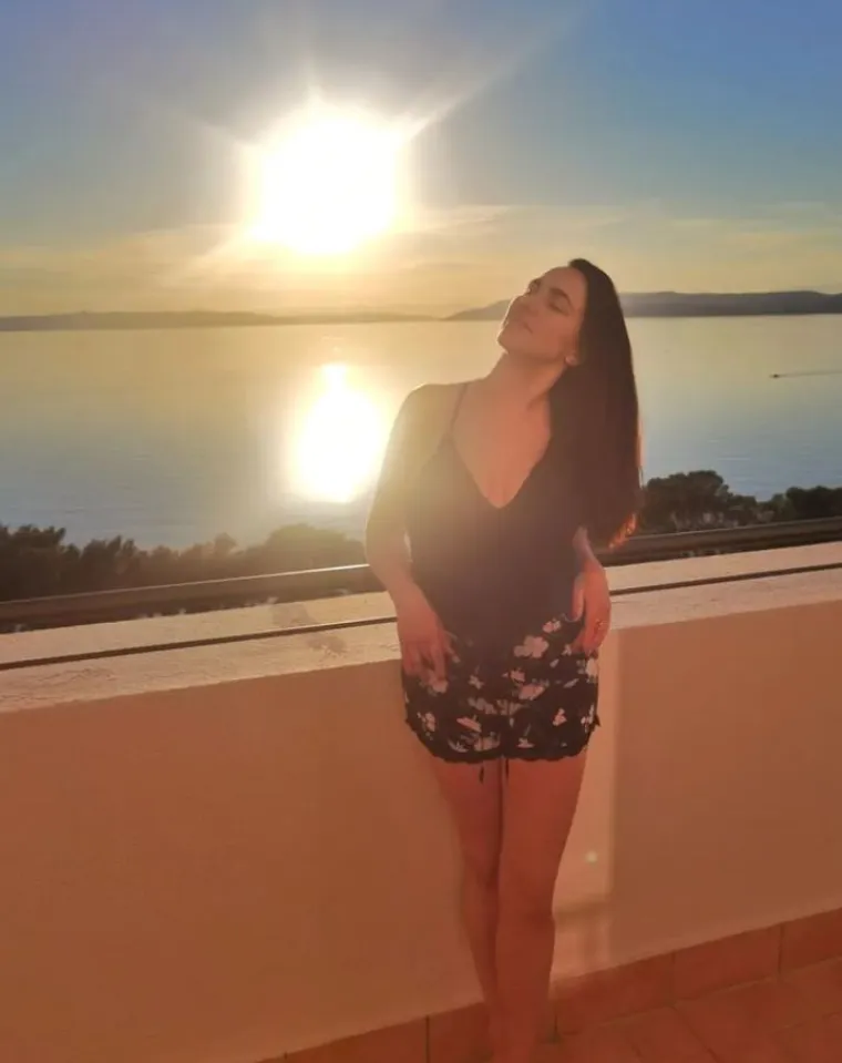 Otkad su je glupo prozvali zbog kratkih hlačica, Marijana Mikulić ne izlazi iz bikinija - i baš ju je gušt gledati