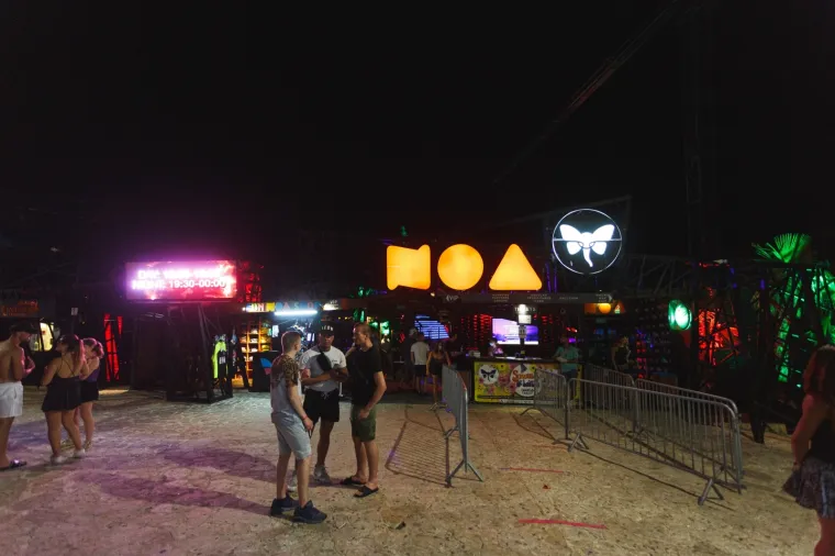 Zabranjen rad nakon ponoći na vrhuncu turističke sezone: Ovako je sinoć izgledao noćni život Splita i Zrća