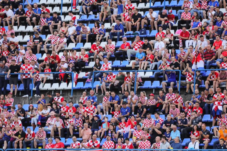 Prekrasne scene s Gradskog vrta: Pojavio se kockasti Shrek i oduševio cijeli stadion