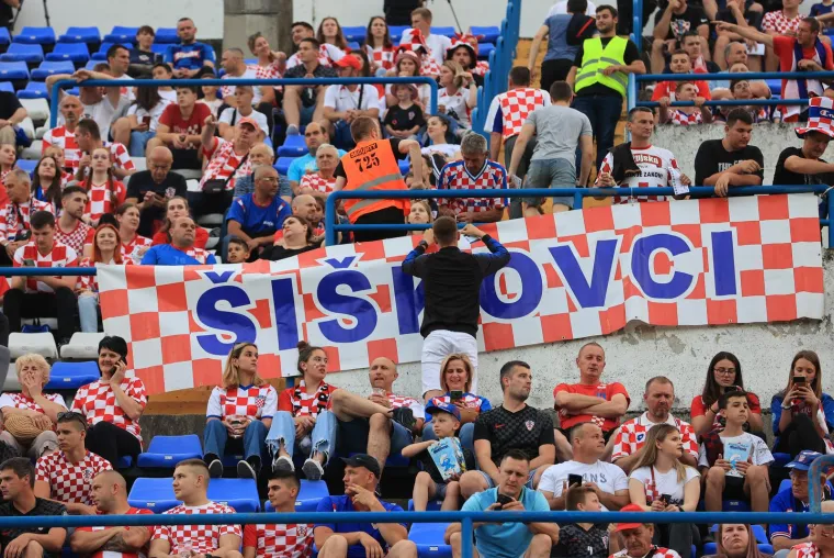 Prekrasne scene s Gradskog vrta: Pojavio se kockasti Shrek i oduševio cijeli stadion