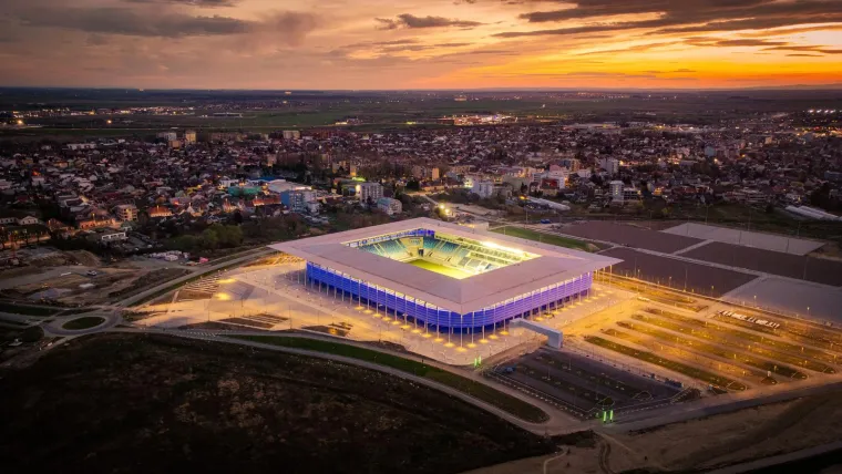 Osijekova 'Opus Arena' zasvijetlila u klupskim bojama: Fotografije su impresivne, pogledajte ovu ljepoticu
