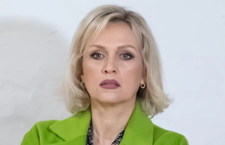 Prepoznajete li djevojčicu s fotke? Danas je slavna pjevačica i slavi 54. rođendan