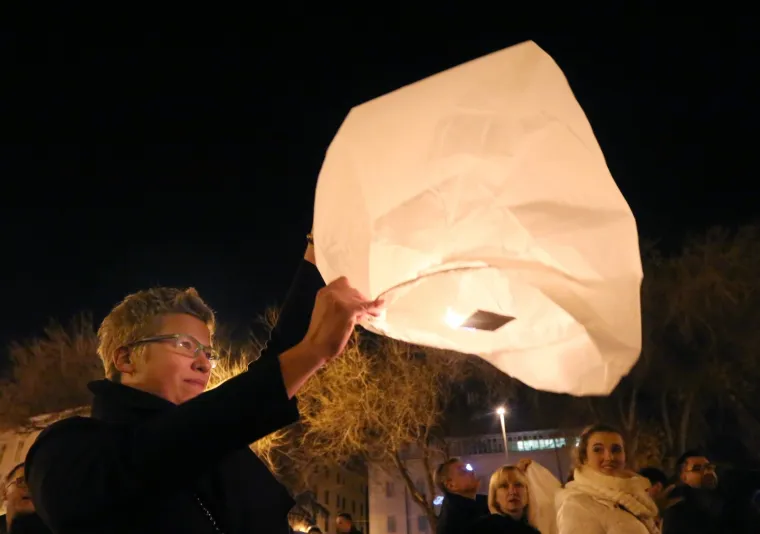 HUMANITARNA AKCIJA U ŠIBENIKU: Više od tisuću lampiona obasjalo nebo nad gradom