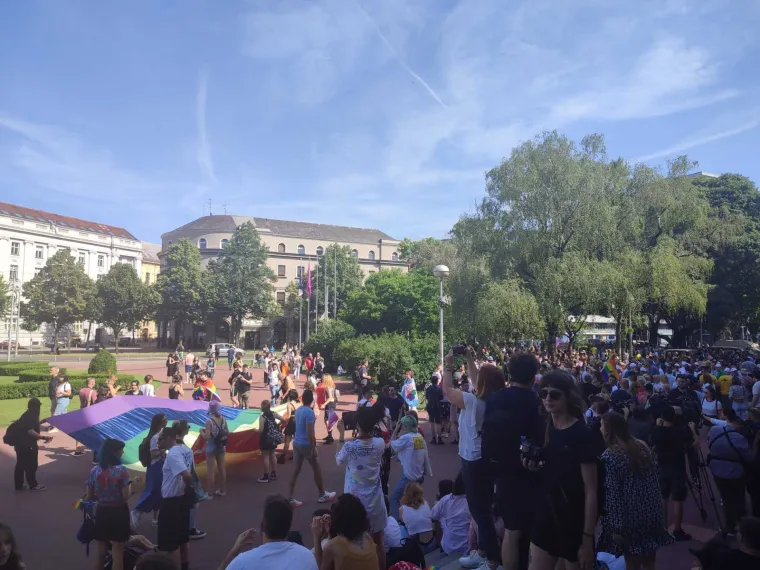 U Zagrebu krenula 21. Povorka ponosa. Među okupljenima pojavili su se brojni političari