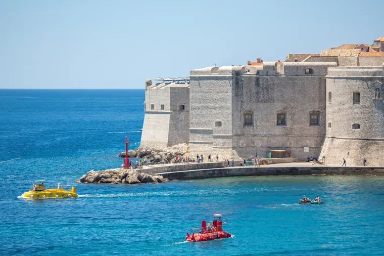 Pozdrav iz Dubrovnika: Paklene vrućine lakše se podnose na plažama grada ispod Srđa