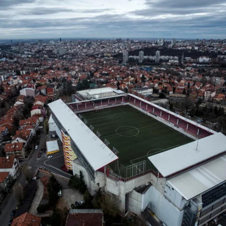Iako se ne može reći da je stadion FK Voždovca najljepši na Balkanu, zasigurno je najposebniji. 