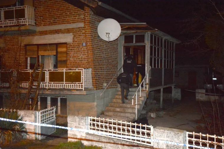 TRAGEDIJA U NOVOM VIRJU: Ovo je kuća u kojoj su pronađena dvojica mrtvih prijatelja