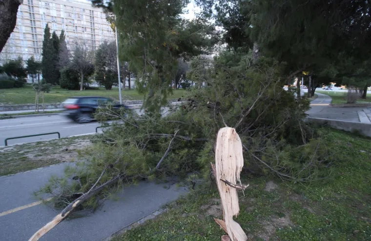 Strašna orkanska bura poharala Split