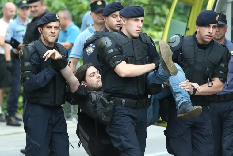 Specijalci privode saborskog zastupnika Ivana Vilibora Sinčića.
Photo: Sanjin Strukic/PIXSELL