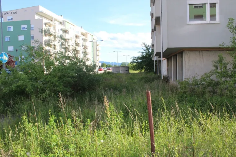 'Varaždinski Černobil': Zmije, štakori, ambrozija, divlji deponiji i oronule nezavršene zgrade...
