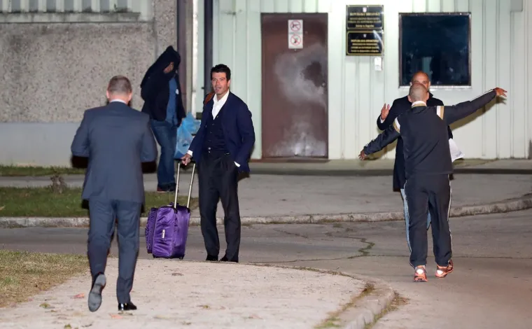 [FOTO] OPTUŽENI U SLUČAJU AGROKOR IZAŠLI IZ REMETINCA: Dok jedni nisu skrivali sreću, drugi su se pokrili po glavi