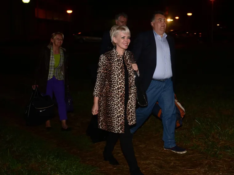 [FOTO] OPTUŽENI U SLUČAJU AGROKOR IZAŠLI IZ REMETINCA: Dok jedni nisu skrivali sreću, drugi su se pokrili po glavi