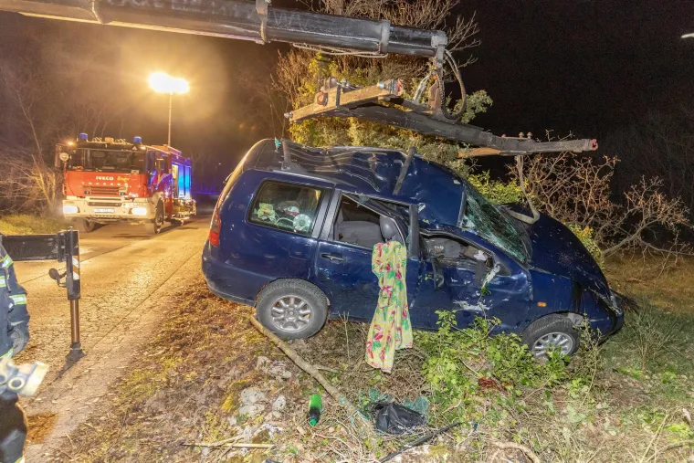 Marčana - Prometna nesreća s poginulom osobom dogodila se na ulazu u Marčanu iz smjera Vodnjana. Plavi Seat Cordoba sletio je s ceste.