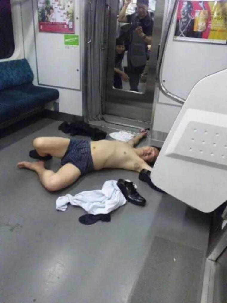 Japanski biznismeni stvarno loše podnose alkohol, pa to je čisti raspašoj!