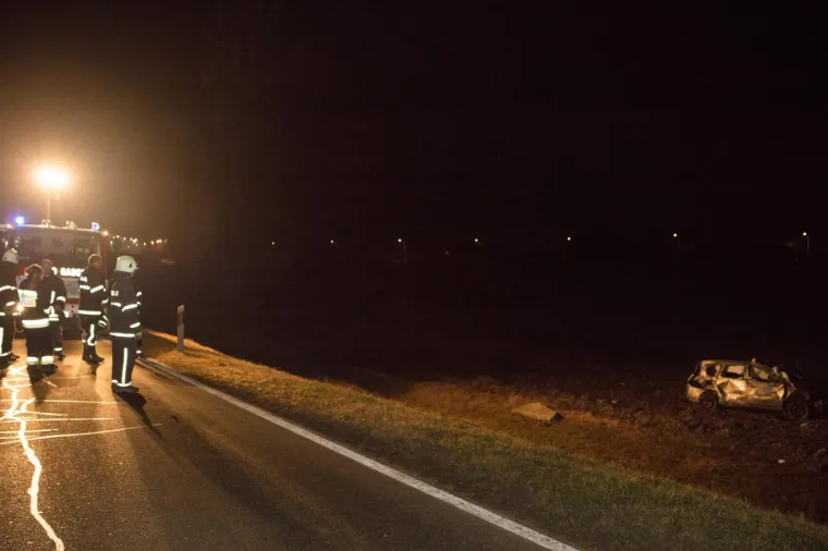 TRAGEDIJA KOD BELOG MANASTIRA: Automobilom sletio u kanal i poginuo, Renault je smrskan
