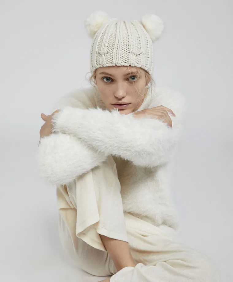 Kapa beanie s ušima, Oysho, 85,90 kuna (snižena sa 99,90 kuna)