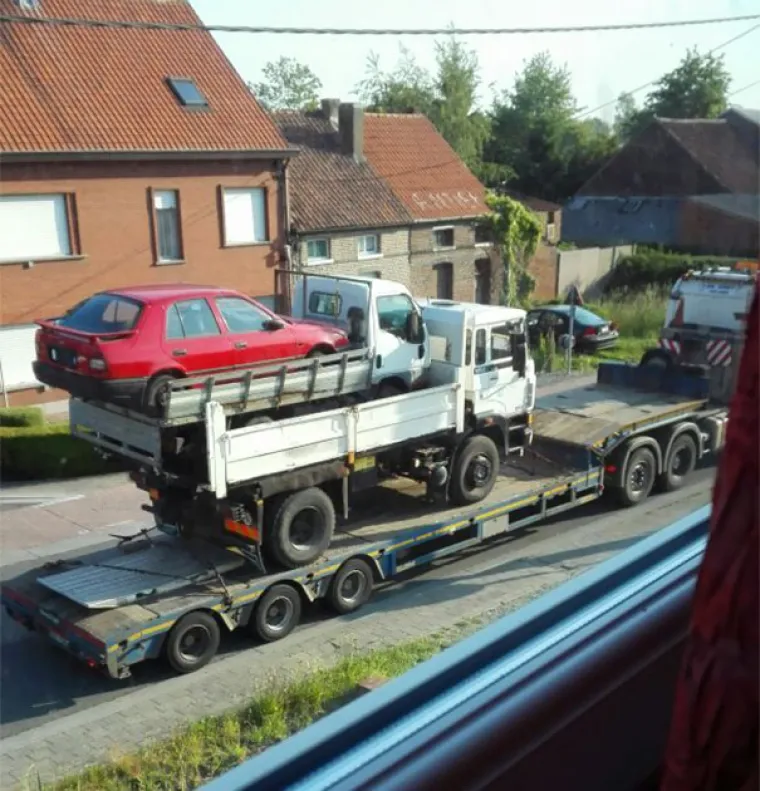 Naslonio se na prozor da udahne malo svježeg zraka, kad ono...