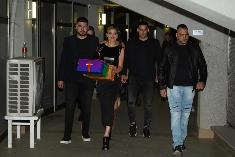 Milica Pavlović zakuhala atmosferu u beogradskom klubu, čini se da je već zaboravila svađicu s Acom Lukasom