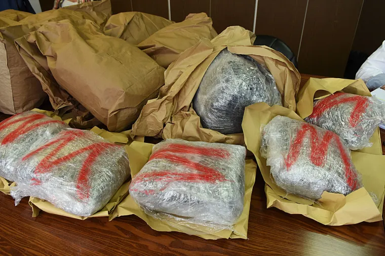 Kakav ulov karlovačke policije: Dežurali u lovu na migrante pa zaplijenili 136 kilograma marihuane!
