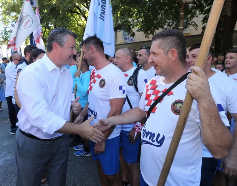 Tehnički premijer Orešković pozdravio je lađare